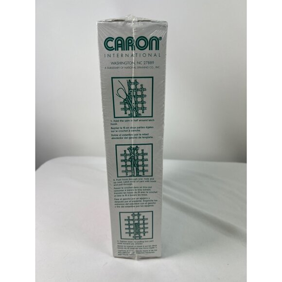 Latch Hook Kit Traditional Santa By Wonderart Caron 12" x 12" - Picture 2 of 5